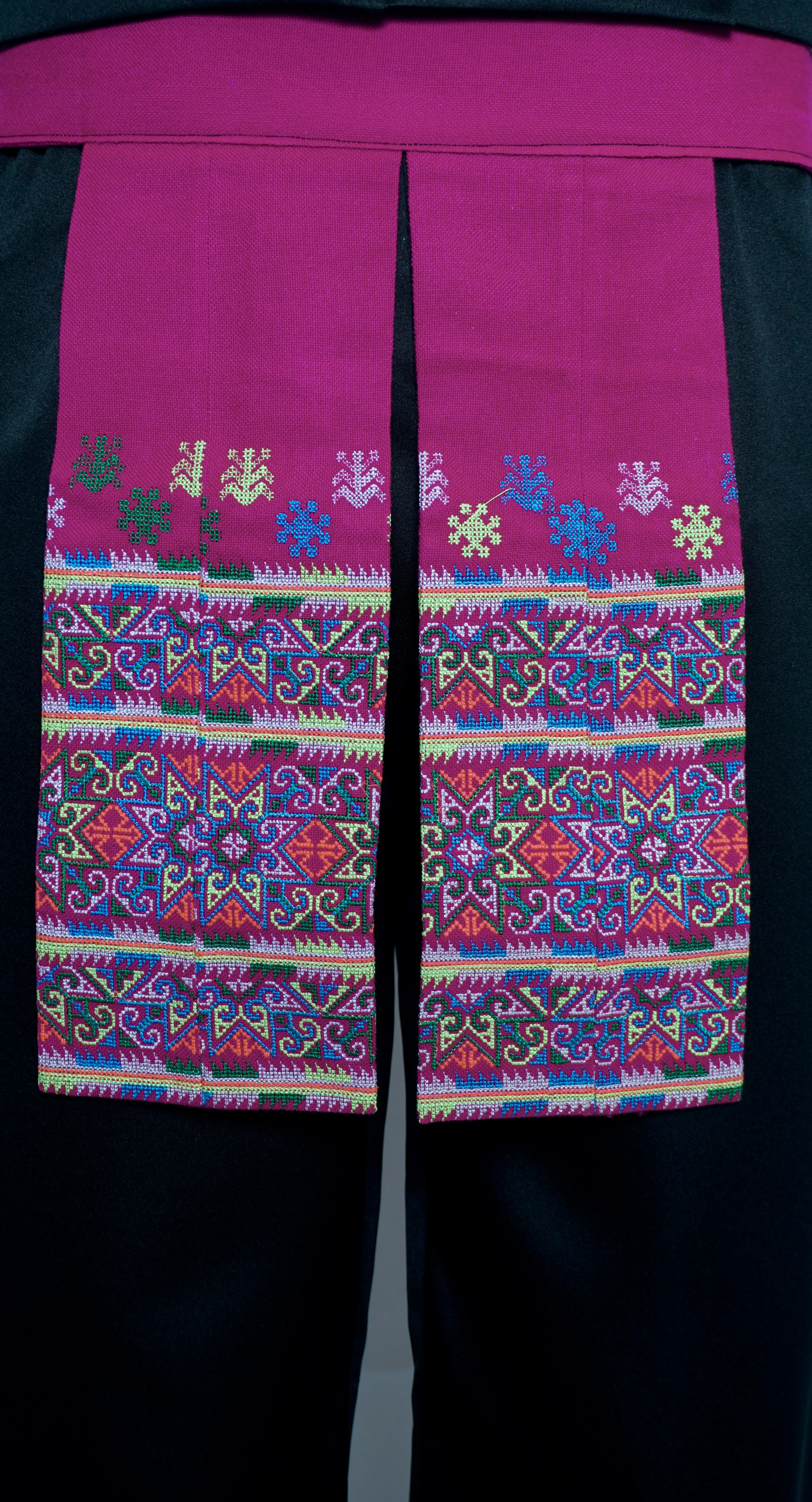 Men Hmong Txaij Set-Blue/Green Trim